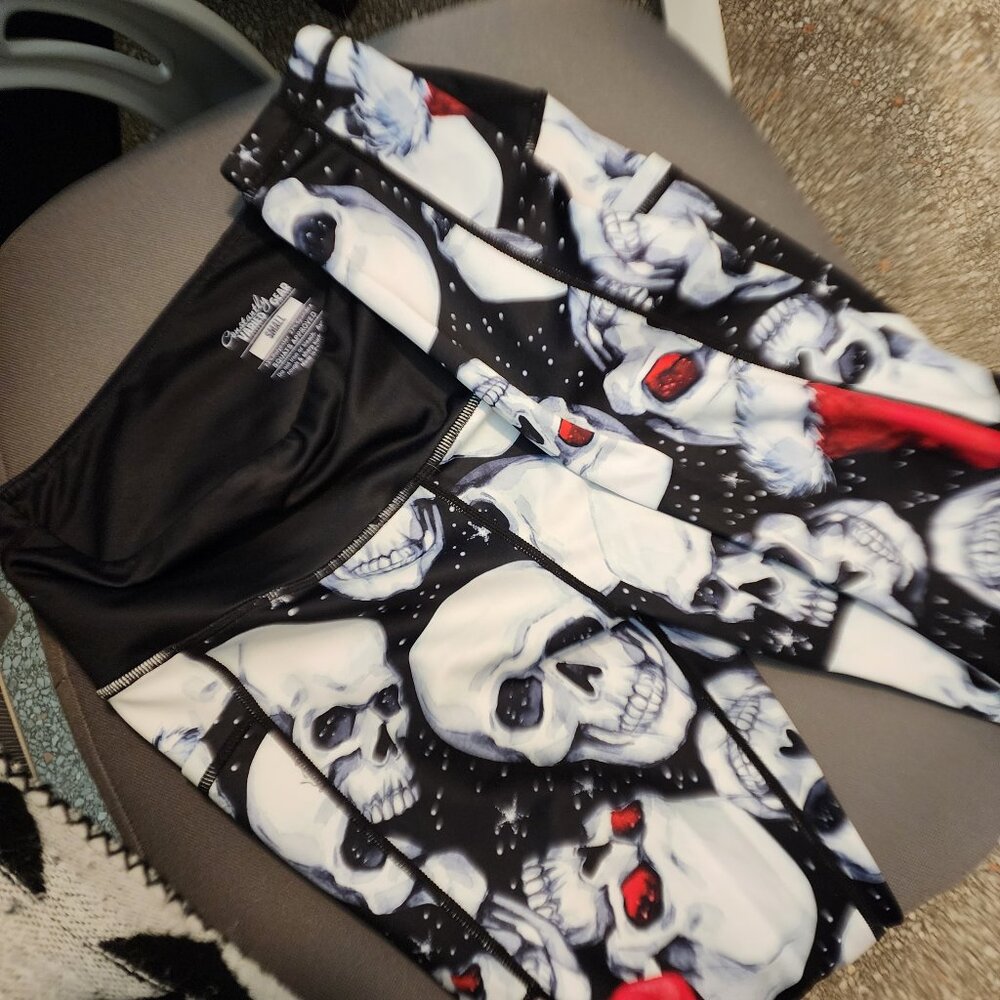 Constantly Varied Gear - Skulls Christmas Hats leggings - Full Length